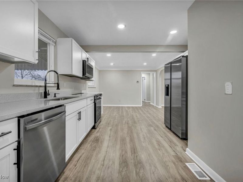 16706 Myrtle Avenue, Cleveland, OH 44128 Photo 9