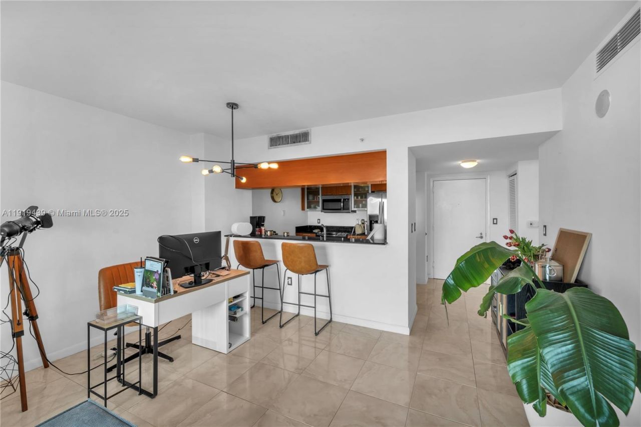 1800 N Bayshore Dr, Unit 3304, Miami, FL 33132 Photo