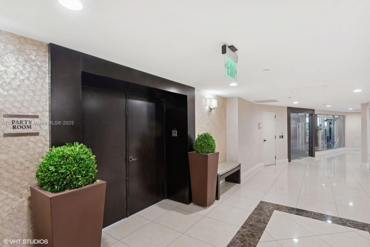 1000 W Island Blvd, Unit 2911, Aventura, FL 33160 Photo