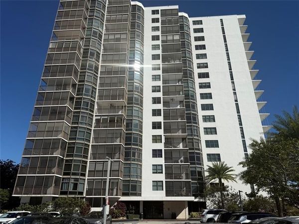 3375 N Country Club Dr, Unit 1005, Miami, FL 33180