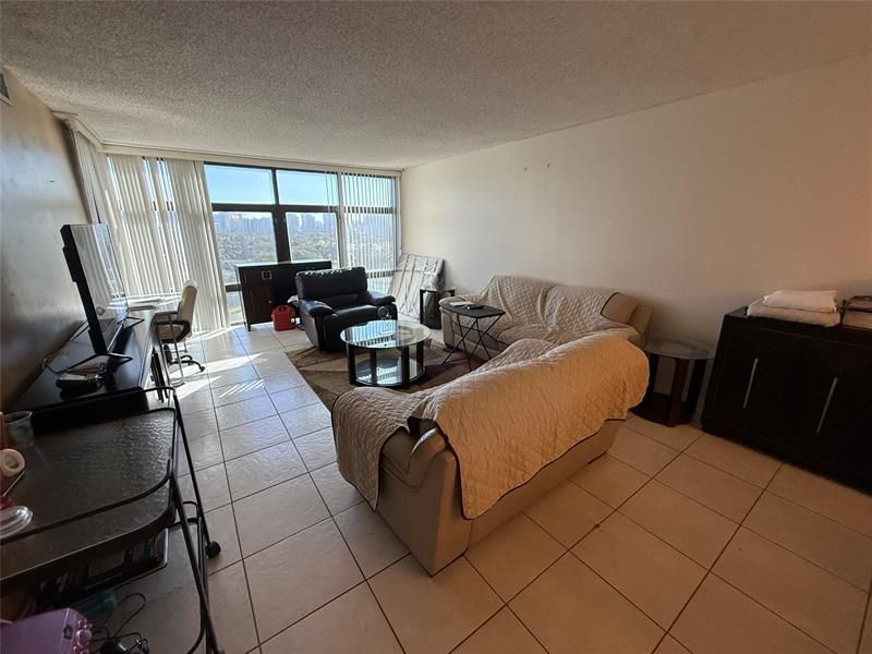 3375 N Country Club Drive, Unit 1005, Miami, FL 33180 Photo