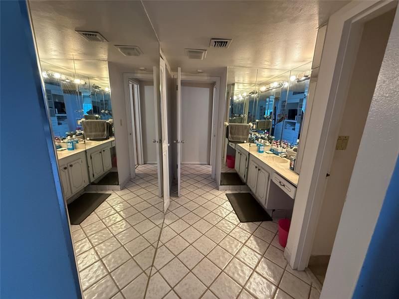 3375 N Country Club Drive, Unit 1005, Miami, FL 33180 Photo