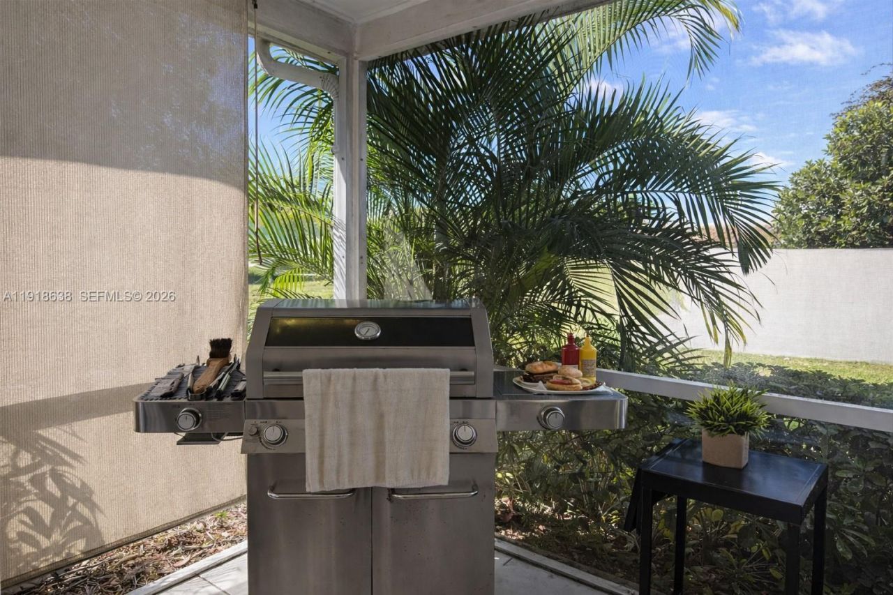 4805 Highland Dr, Tamarac, FL 33319 Photo