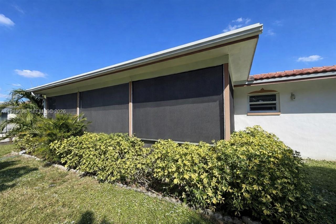 4805 Highland Dr, Tamarac, FL 33319 Photo