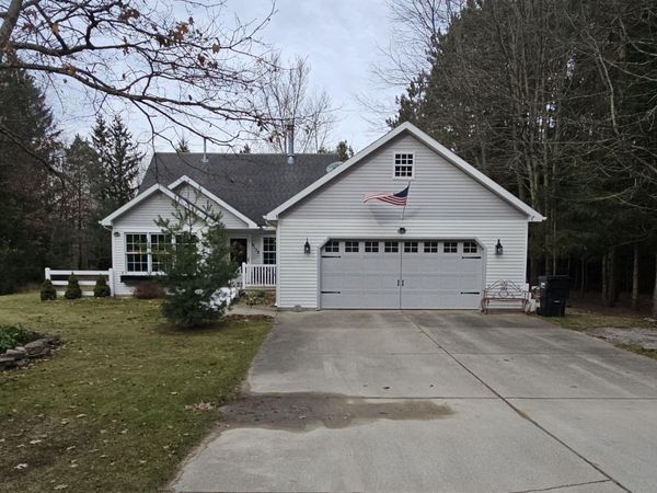 9138 White Pine Drive, Canadian Lakes, MI 49346