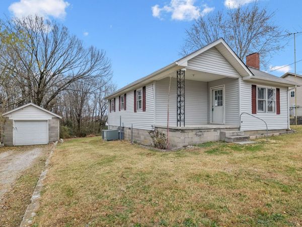 1323 Pleasant Grove Rd, Westmoreland, TN 37186