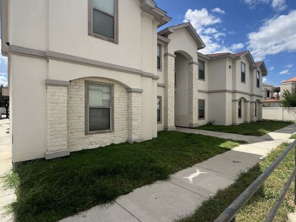 7615 Laguna Del Mar, Laredo, TX 78041