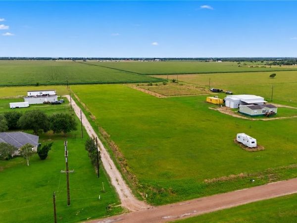 612 Wischkaemper Road, Victoria, TX 77905