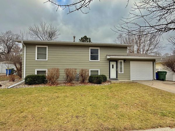 2012 1st Street, Brookings, SD 57006