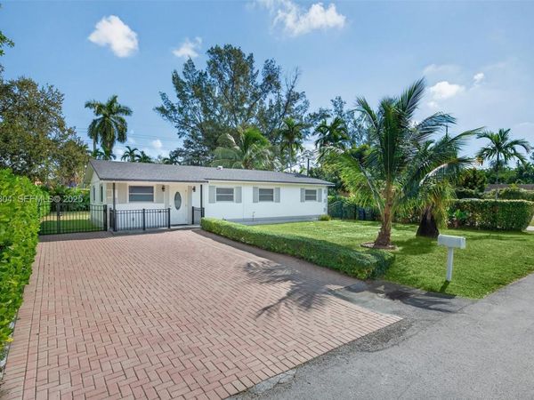 6255 SW 62nd Ct, South Miami, FL 33143