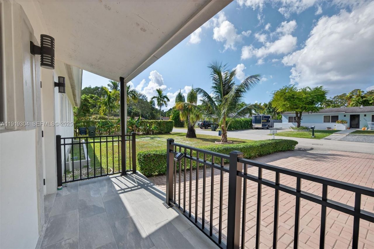 6255 SW 62nd Ct, South Miami, FL 33143 Photo