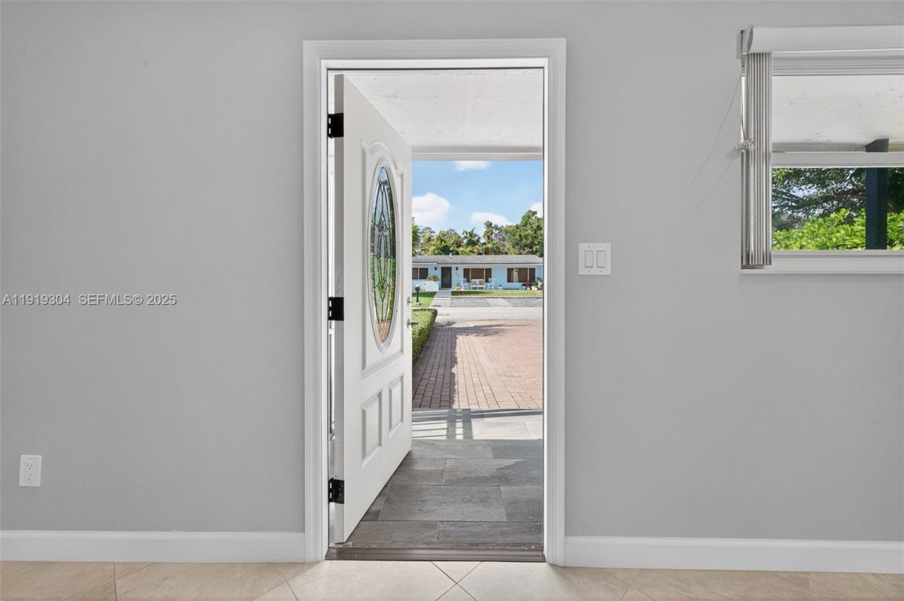 6255 SW 62nd Ct, South Miami, FL 33143 Photo