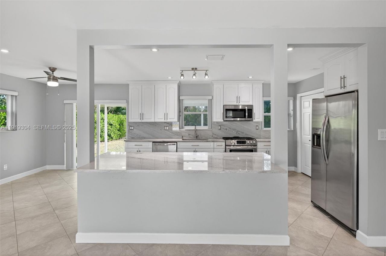 6255 SW 62nd Ct, South Miami, FL 33143 Photo