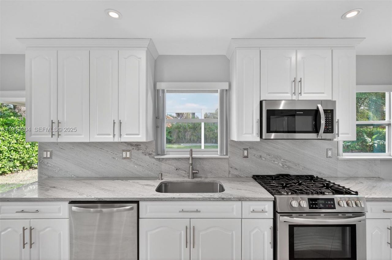 6255 SW 62nd Ct, South Miami, FL 33143 Photo