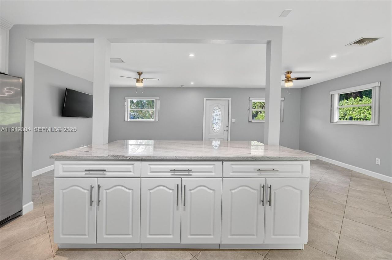 6255 SW 62nd Ct, South Miami, FL 33143 Photo