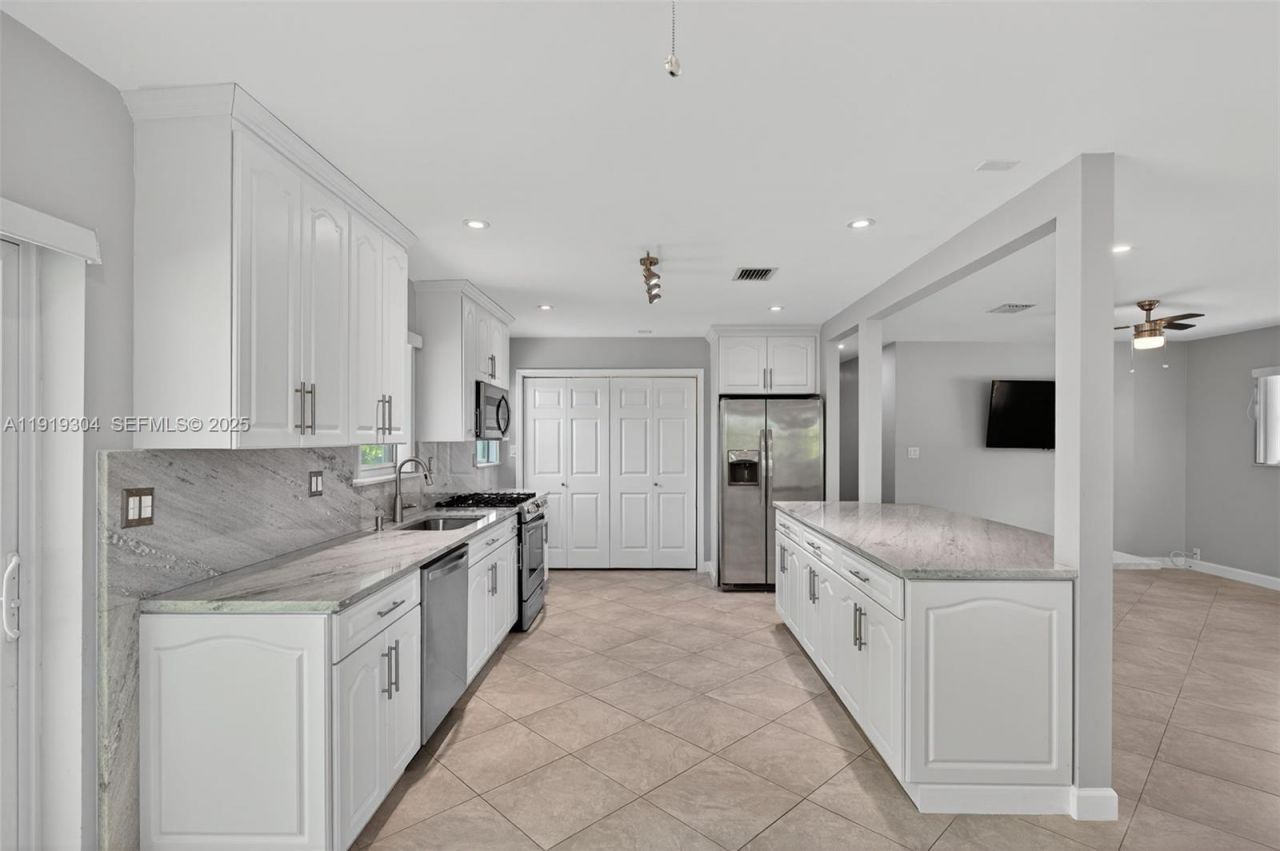 6255 SW 62nd Ct, South Miami, FL 33143 Photo