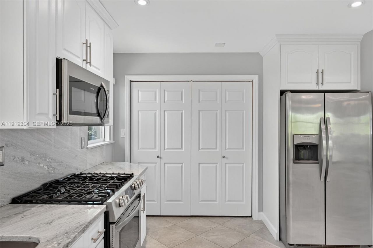 6255 SW 62nd Ct, South Miami, FL 33143 Photo