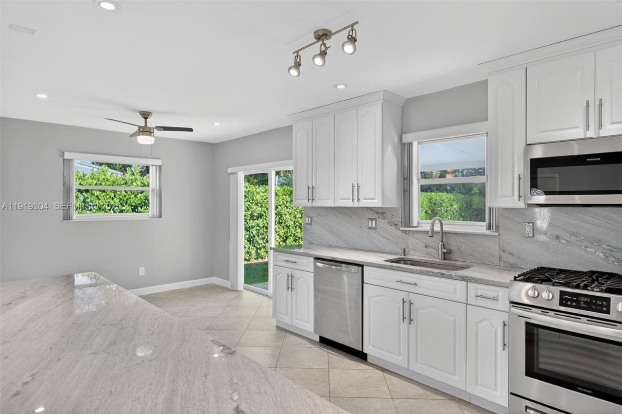 6255 SW 62nd Ct, South Miami, FL 33143 Photo