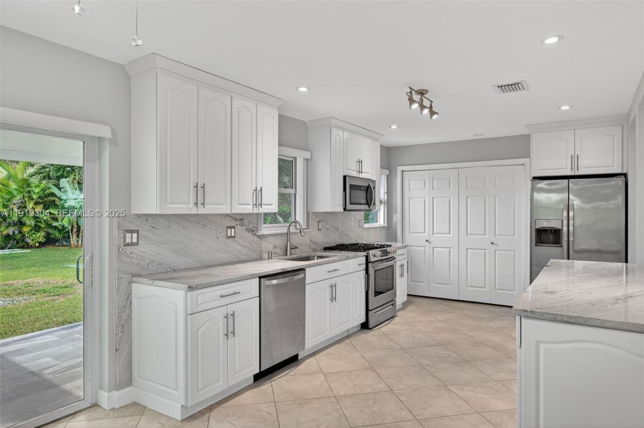 6255 SW 62nd Ct, South Miami, FL 33143 Photo