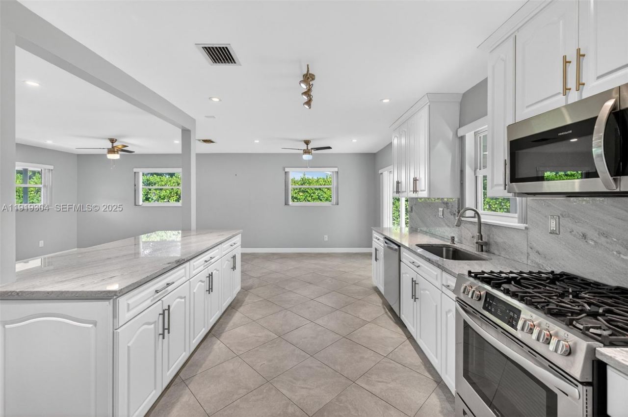 6255 SW 62nd Ct, South Miami, FL 33143 Photo