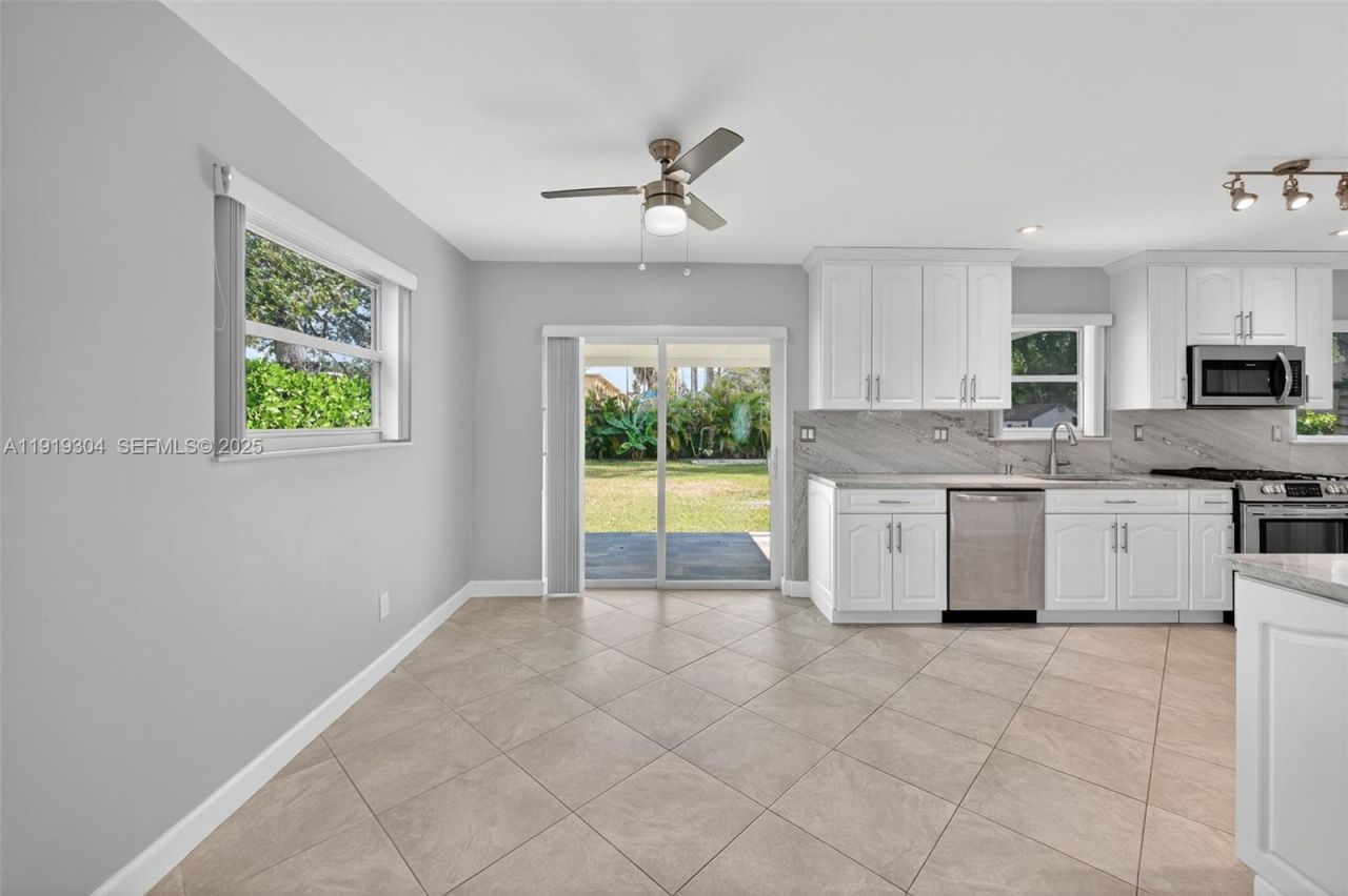 6255 SW 62nd Ct, South Miami, FL 33143 Photo