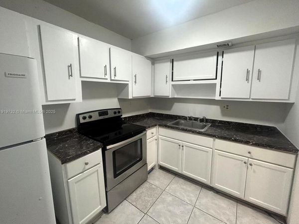 3600 NW 21st St, Unit 101, Lauderdale Lakes, FL 33311