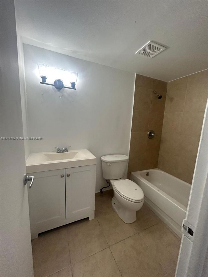 3600 NW 21st St, Unit 101, Lauderdale Lakes, FL 33311 Photo