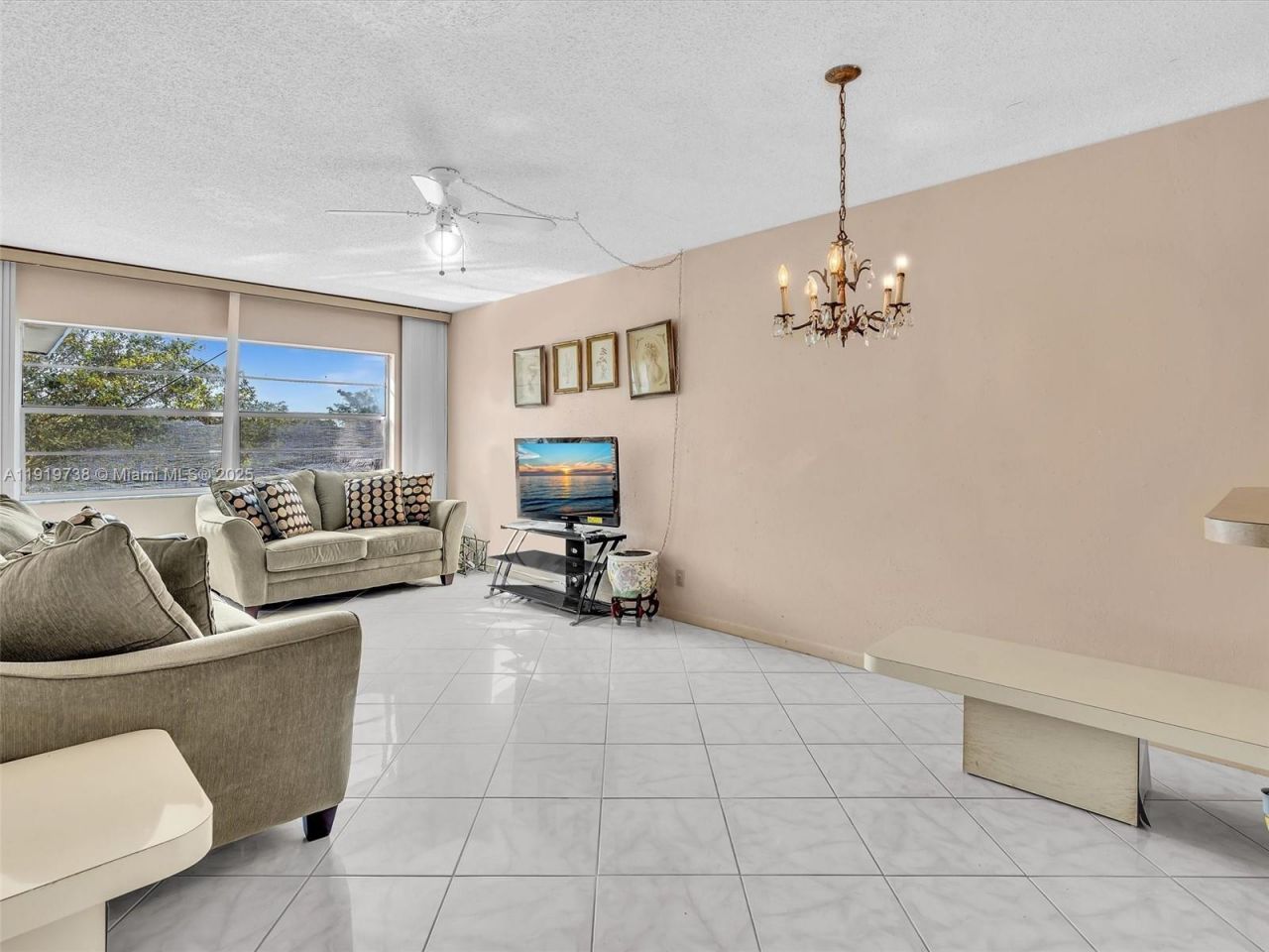 5102 NW 36th St, Unit 607, Lauderdale Lakes, FL 33319 Photo
