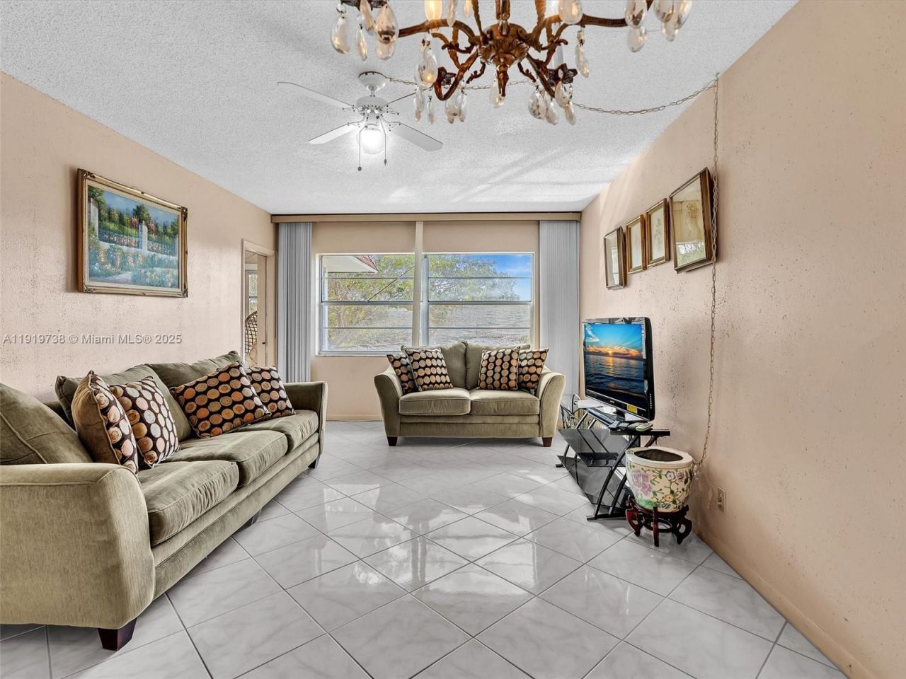 5102 NW 36th St, Unit 607, Lauderdale Lakes, FL 33319 Photo