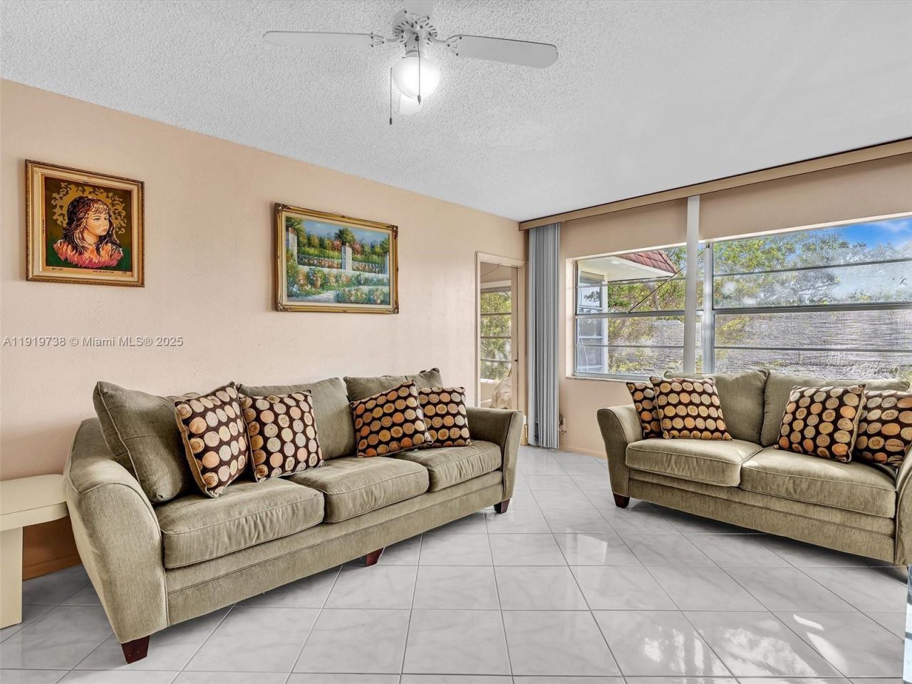5102 NW 36th St, Unit 607, Lauderdale Lakes, FL 33319 Photo