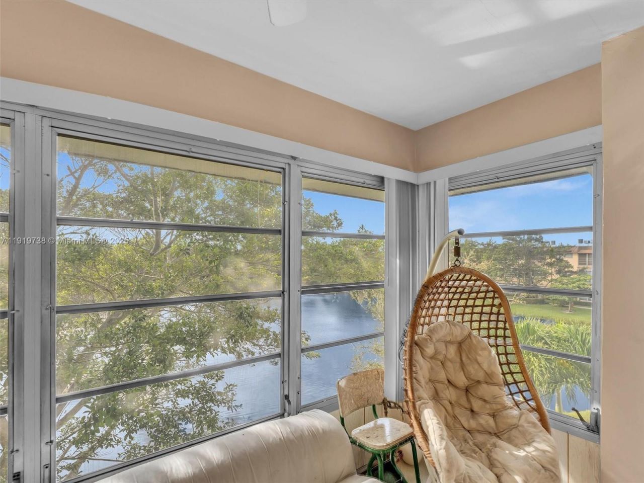 5102 NW 36th St, Unit 607, Lauderdale Lakes, FL 33319 Photo