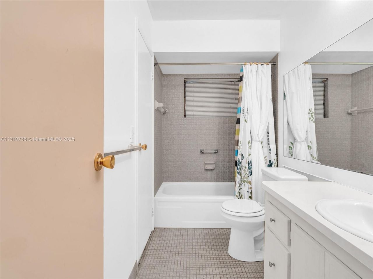 5102 NW 36th St, Unit 607, Lauderdale Lakes, FL 33319 Photo