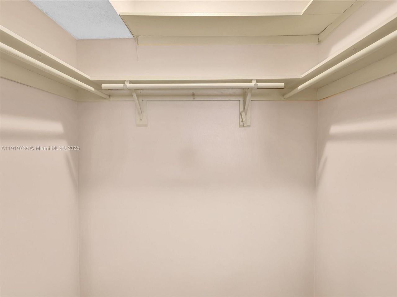 5102 NW 36th St, Unit 607, Lauderdale Lakes, FL 33319 Photo