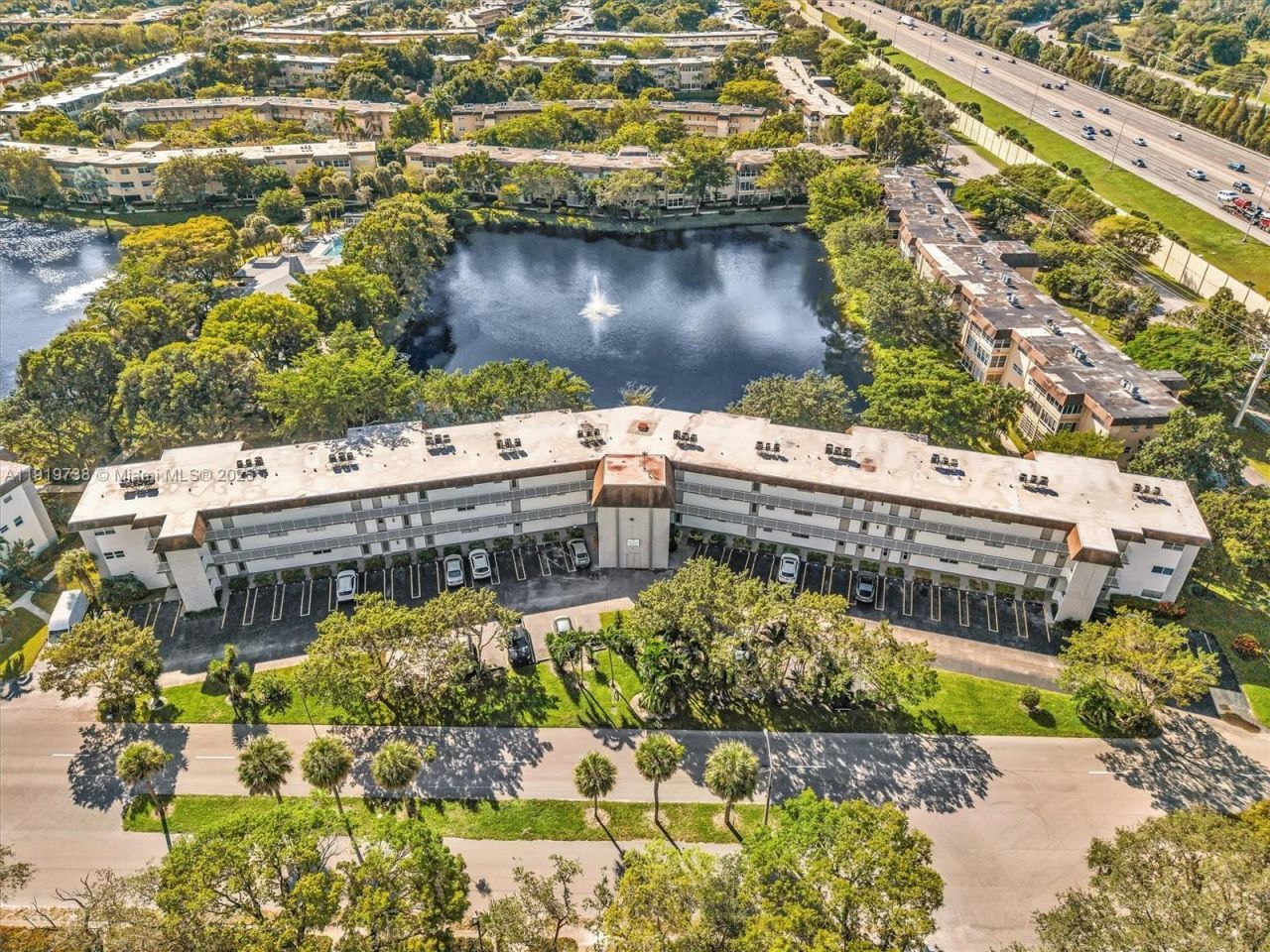 5102 NW 36th St, Unit 607, Lauderdale Lakes, FL 33319 Photo