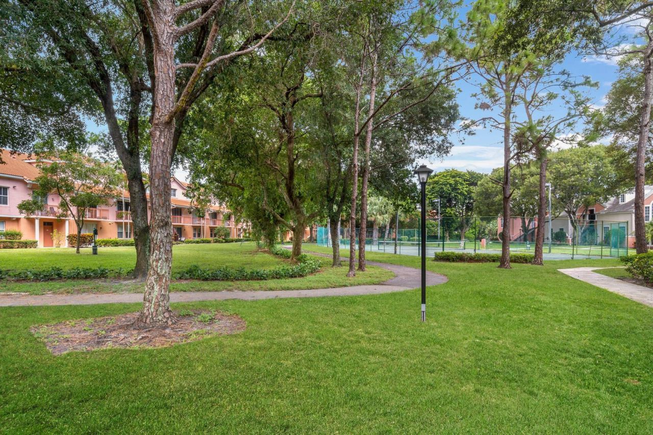 1055 Crystal Way, Unit J, Delray Beach, FL 33444 Photo