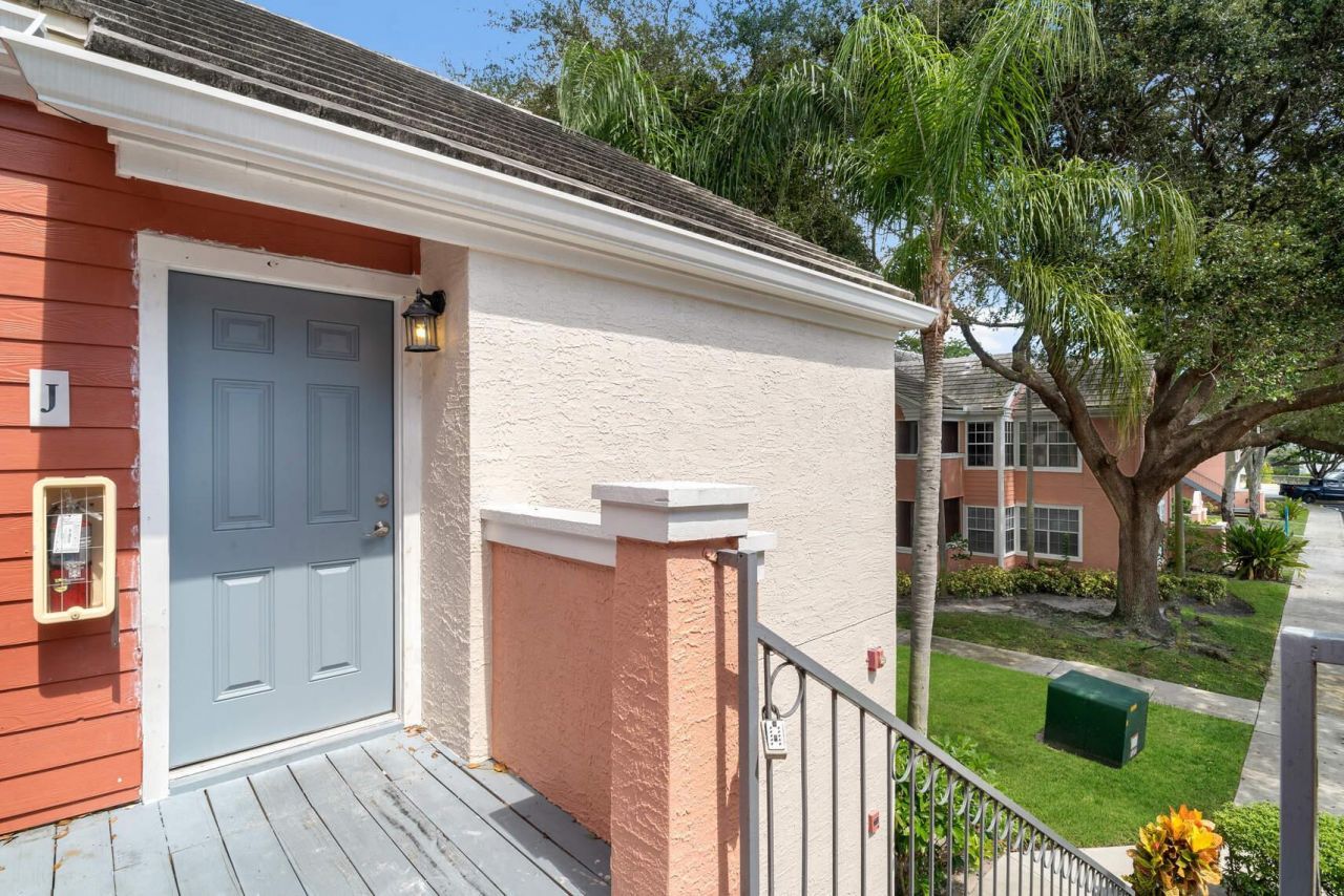 1055 Crystal Way, Unit J, Delray Beach, FL 33444 Photo