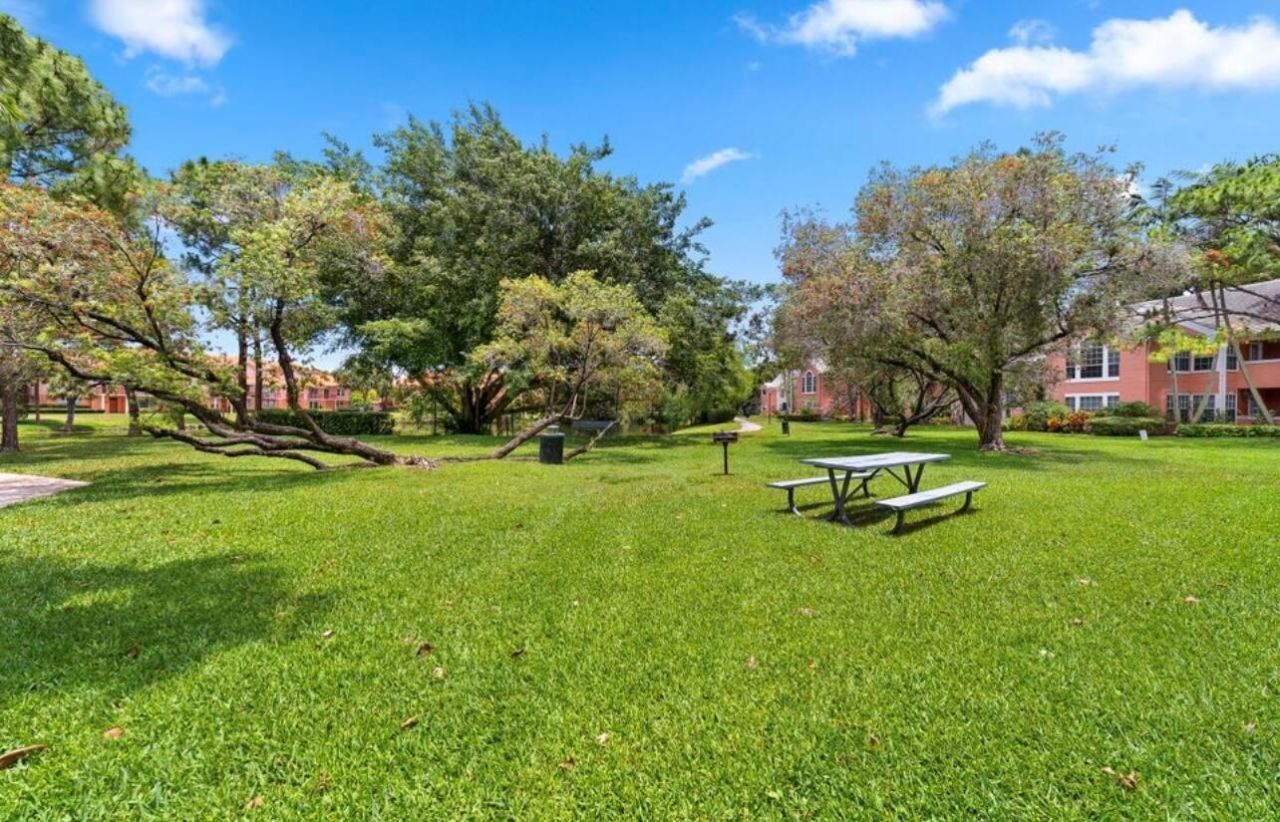 1055 Crystal Way, Unit J, Delray Beach, FL 33444 Photo