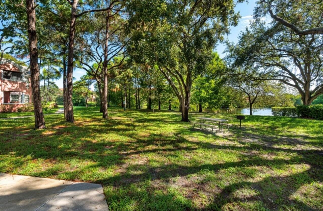 1055 Crystal Way, Unit J, Delray Beach, FL 33444 Photo