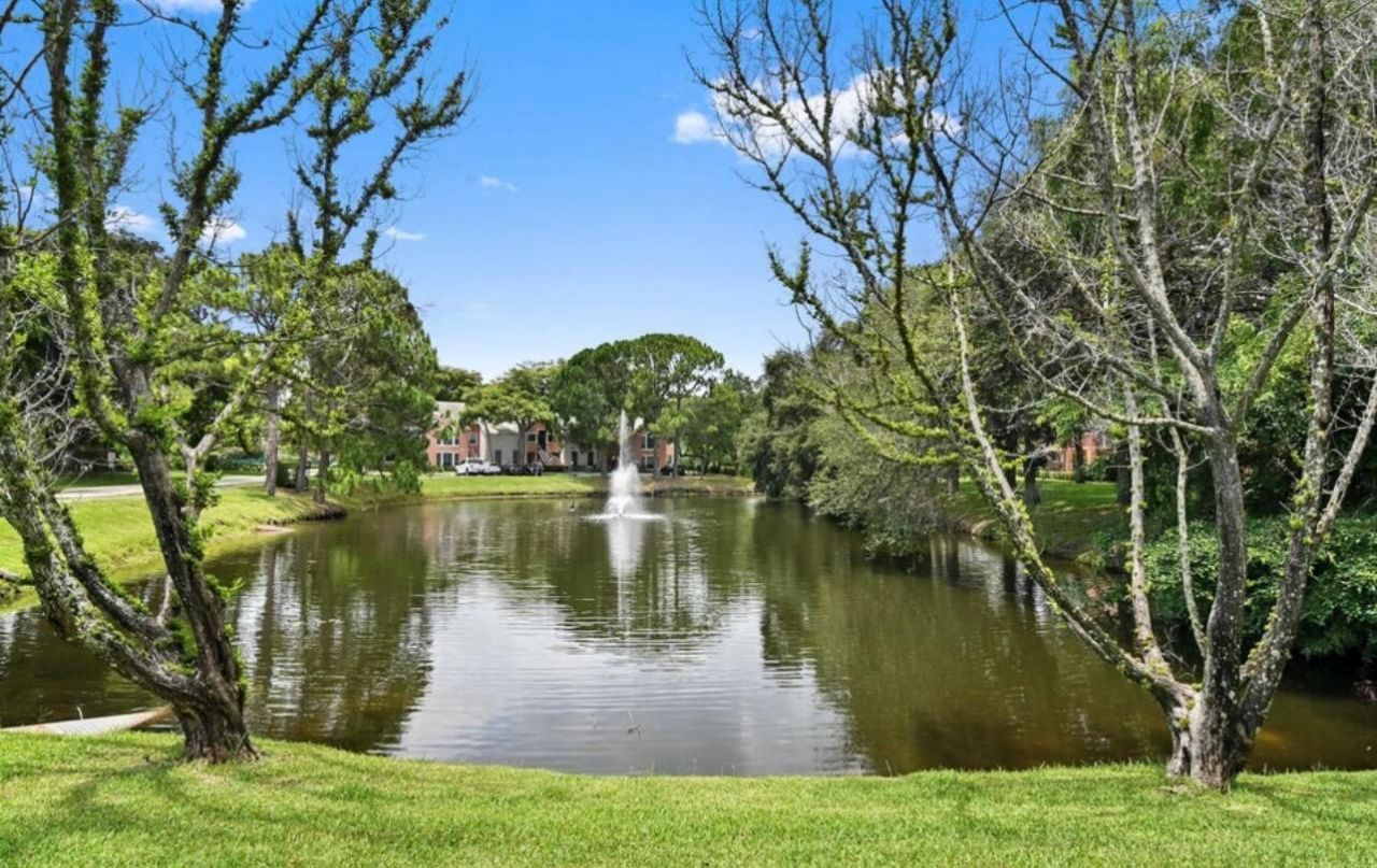 1055 Crystal Way, Unit J, Delray Beach, FL 33444 Photo