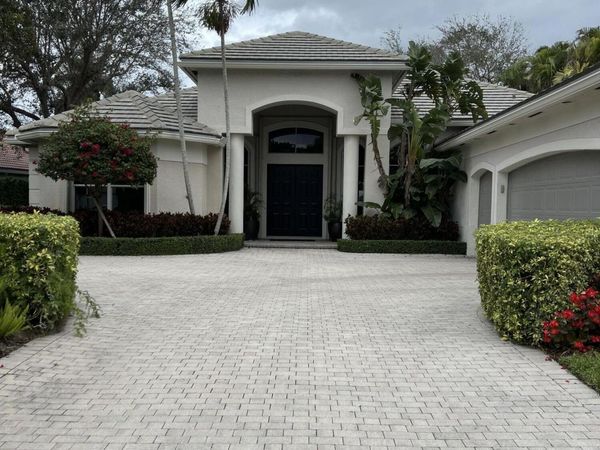 17 Bermuda Lake Drive, Palm Beach Gardens, FL 33418