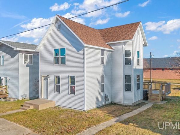 607 N 7th Street, Gladstone, MI 49837