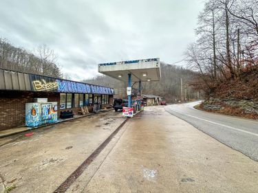 3115 Cutshin Road, Hyden, KY 41749