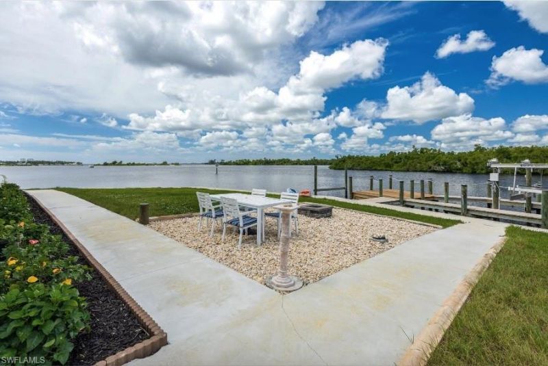 4885 E Riverside Dr, Fort Myers, FL 33905 Photo