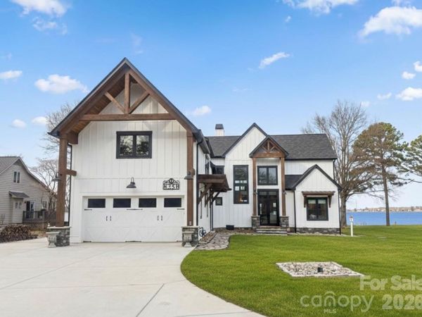 8250 Peninsula Lane, Sherrills Ford, NC 28673