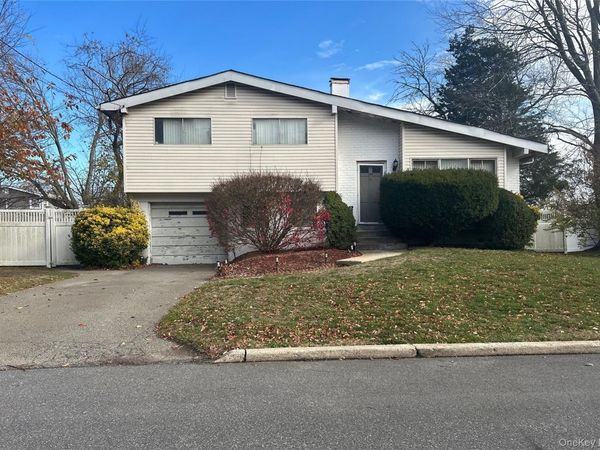 259 W 24th Street, Deer Park, NY 11729