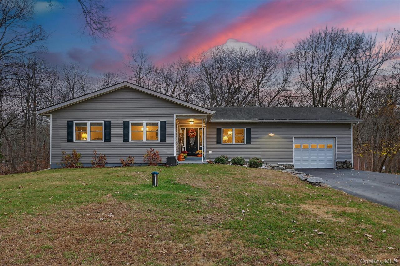 8 Ridge Road, Wallkill, NY 12589 Main Photo