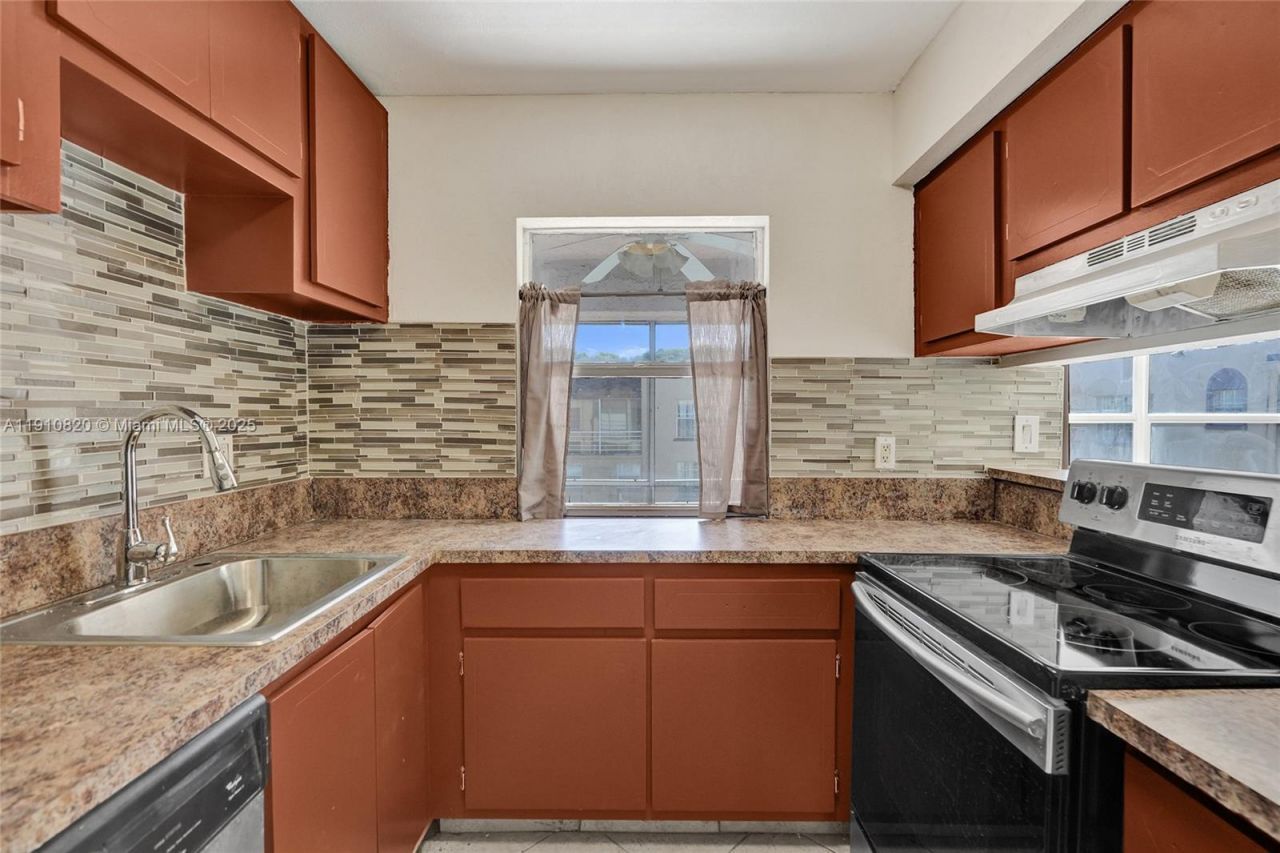 4220 NW 21st St, Unit 206, Lauderhill, FL 33313 Photo