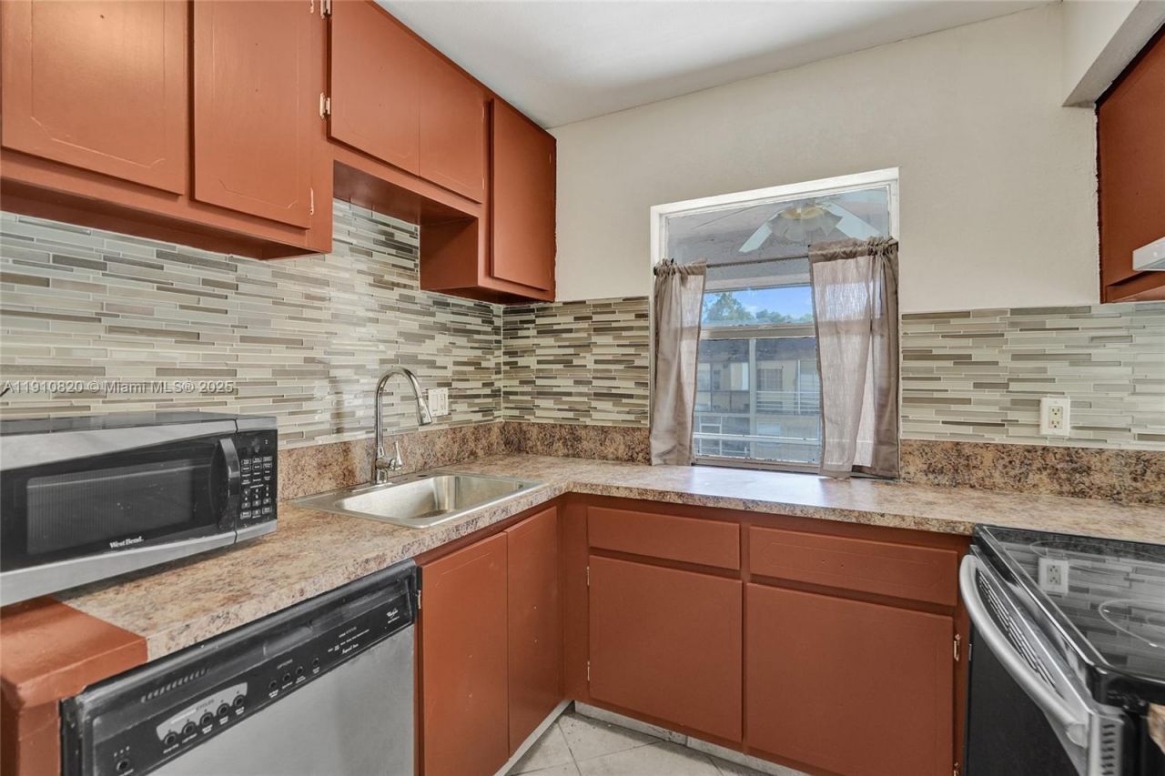 4220 NW 21st St, Unit 206, Lauderhill, FL 33313 Photo