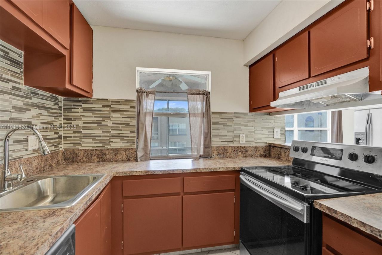 4220 NW 21st St, Unit 206, Lauderhill, FL 33313 Photo