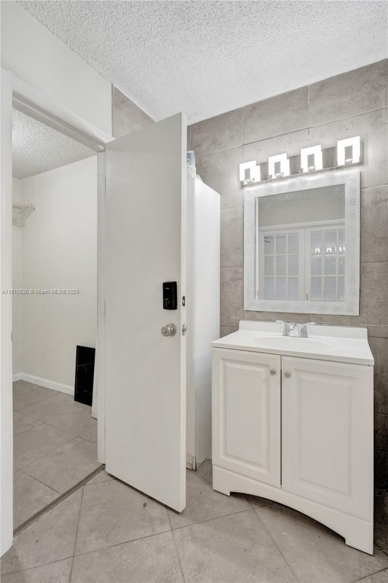 4220 NW 21st St, Unit 206, Lauderhill, FL 33313 Photo